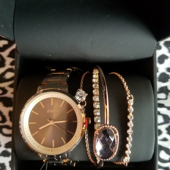 Watch - Picture 2 of 3